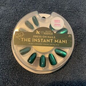 Olive & June Team Letter Press-On Nails